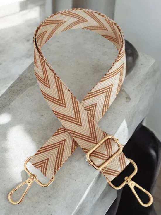 Bandoulière sangle large chevrons beige à motif marron mousquetons dorés