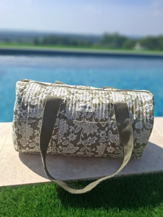 Sac polochon en coton matelassé liberty floral toile de jouy kaki et blanc